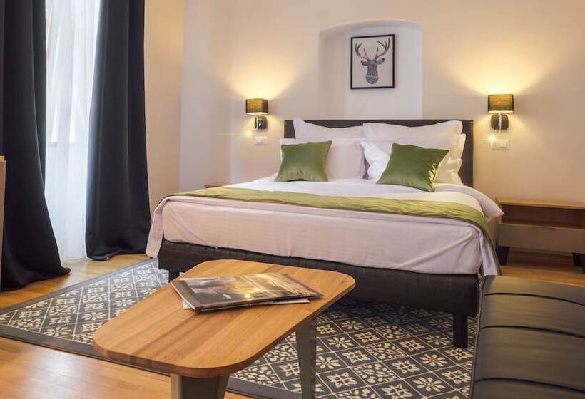 חדר סופריור, Antler