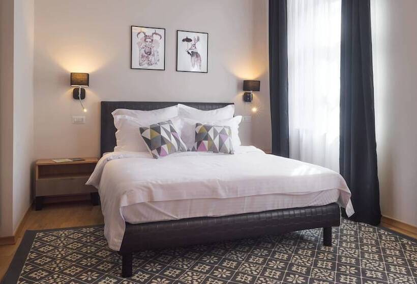 חדר סופריור, Antler