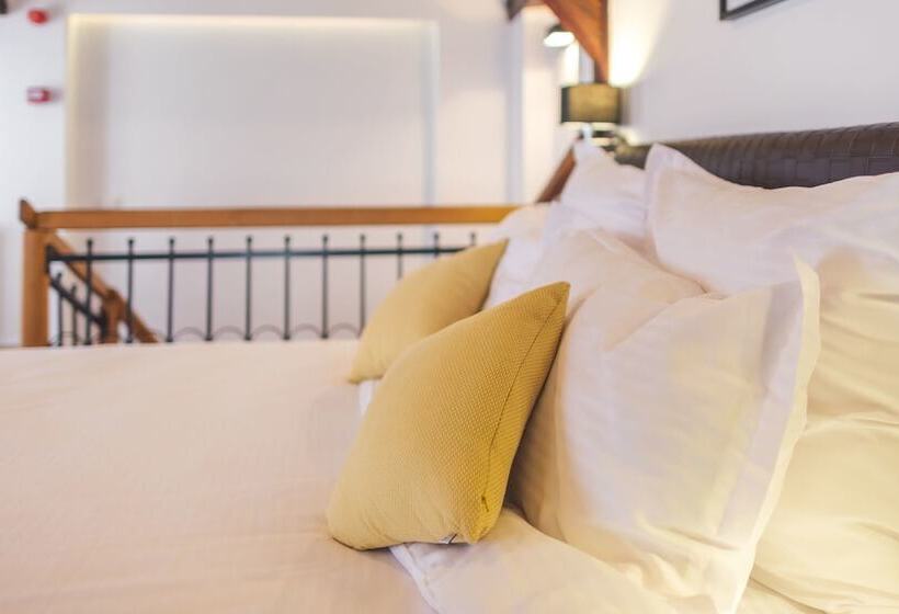 חדר סופריור, Antler