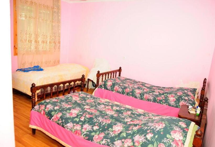 اتاق راحتی سه تخته, Guest House Fridon