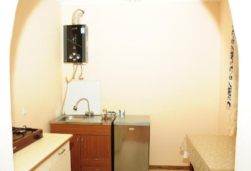 اتاق راحتی سه تخته, Guest House Fridon