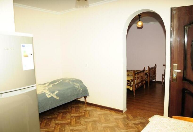 اتاق استاندارد چهار تخته, Guest House Fridon