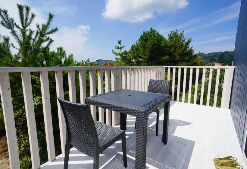 Студия Стандарт Вид на Море, なにもない幸せな島のリトリート宿 The Bonds