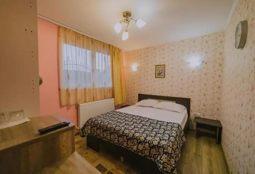 اتاق اکونومی, Hostel Denisa