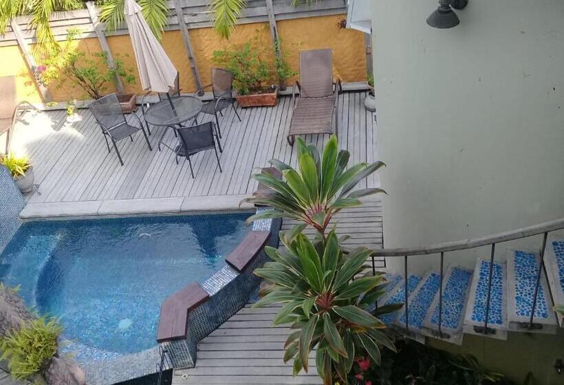 اتاق استاندارد, Trinidad Gingerbread House