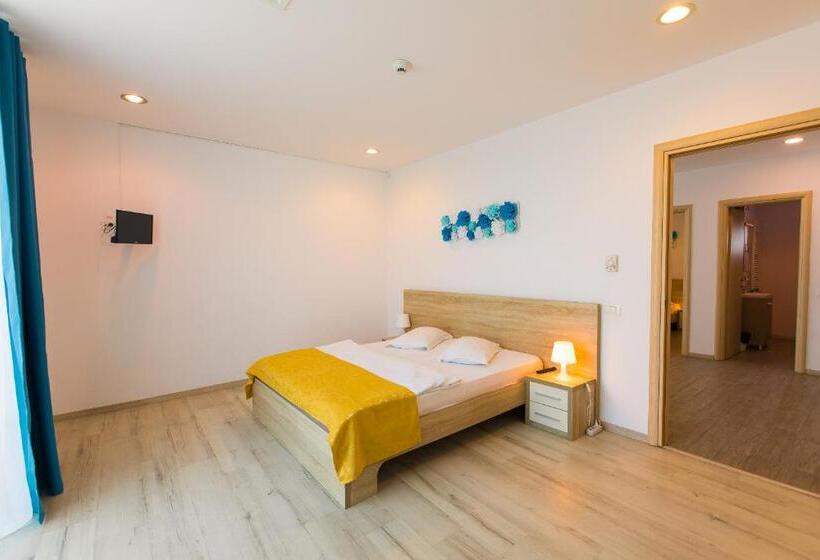 1 Sovrums Lägenhet Havsutsikt, Blumarine