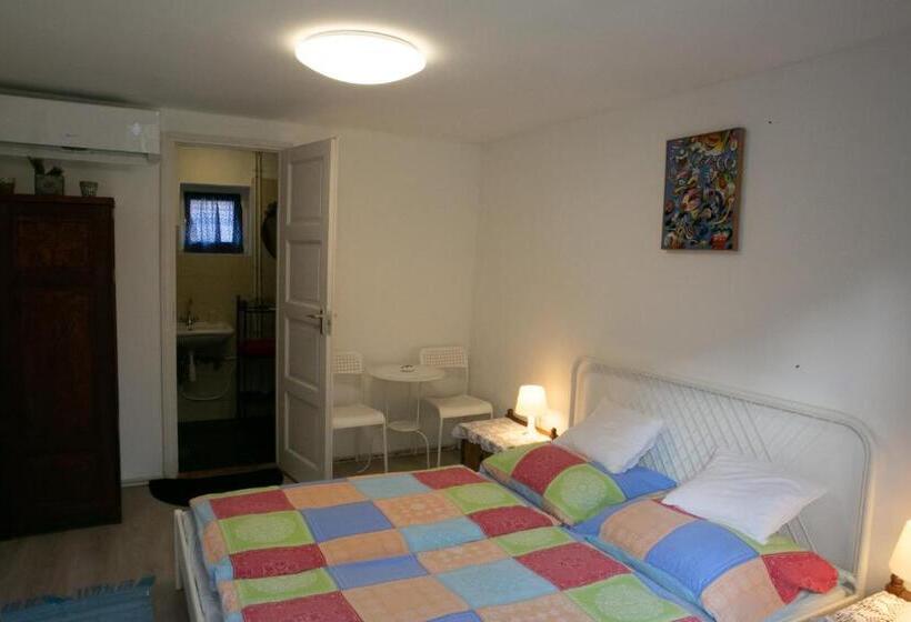 חדר סופריור, Kékfestő Vendégház