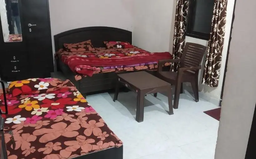 اتاق استاندارد چهار تخته, Kohli Niwas