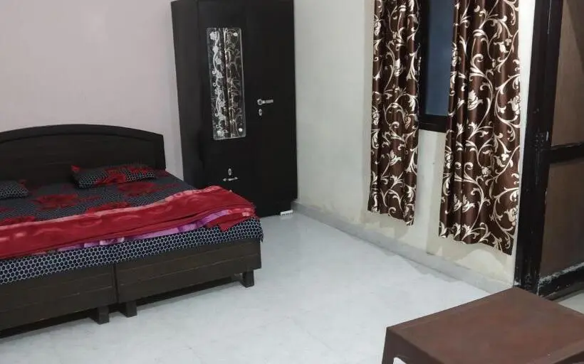 اتاق استاندارد چهار تخته, Kohli Niwas