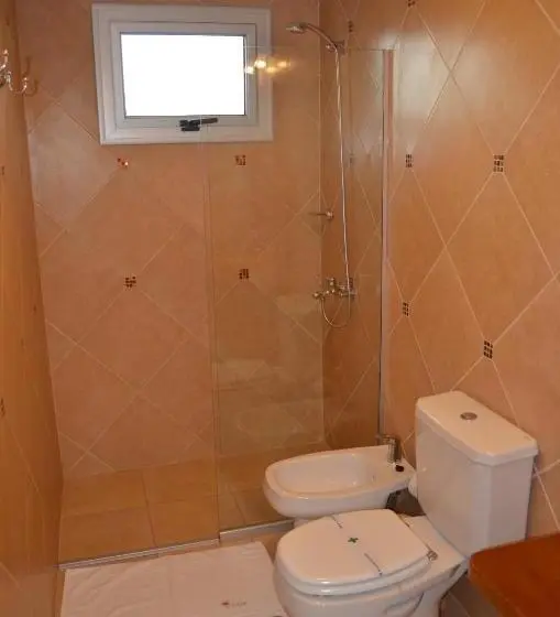 Deluxe Kolmen Hengen Huone, Avemar Apart