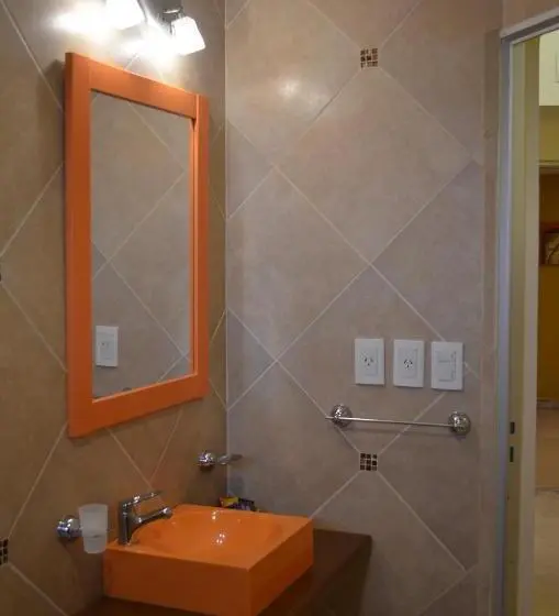 Deluxe Kolmen Hengen Huone, Avemar Apart