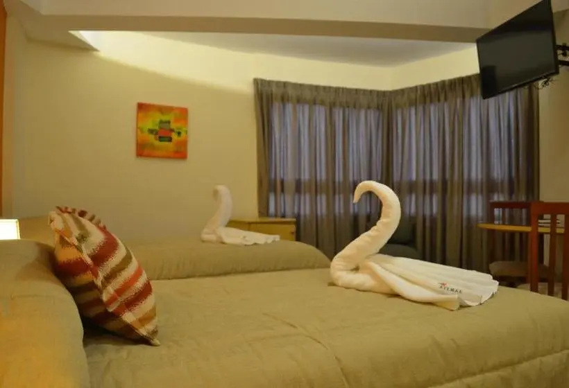 Deluxe Kolmen Hengen Huone, Avemar Apart