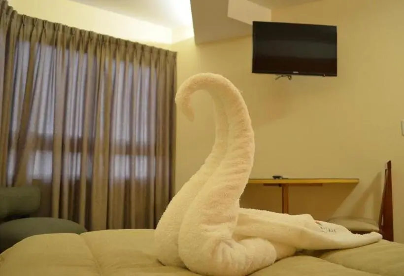 Deluxe Kolmen Hengen Huone, Avemar Apart