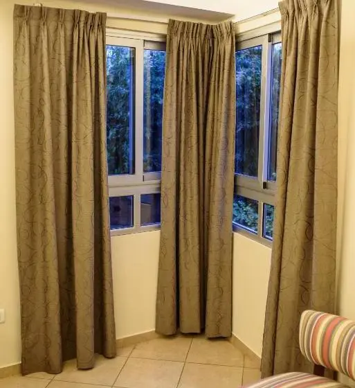 Standard Kolmen Hengen Huone, Avemar Apart