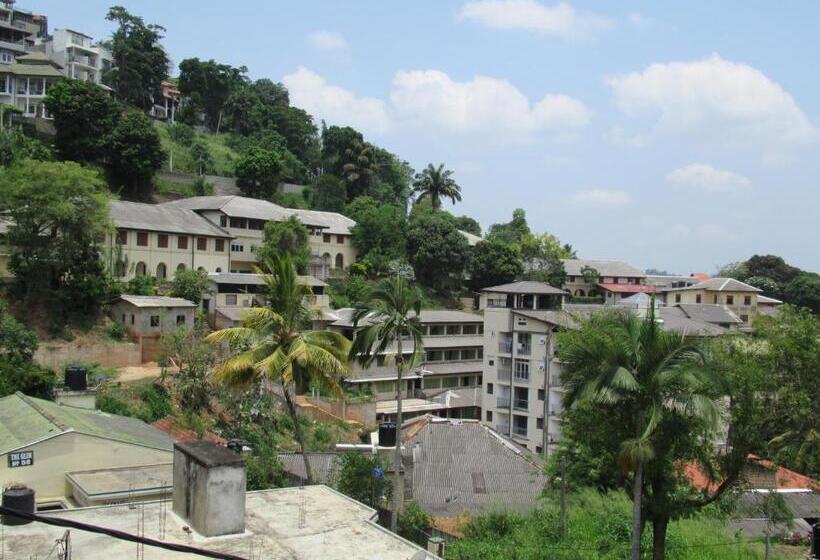 スイート（家族用）, Expeditor Kandy