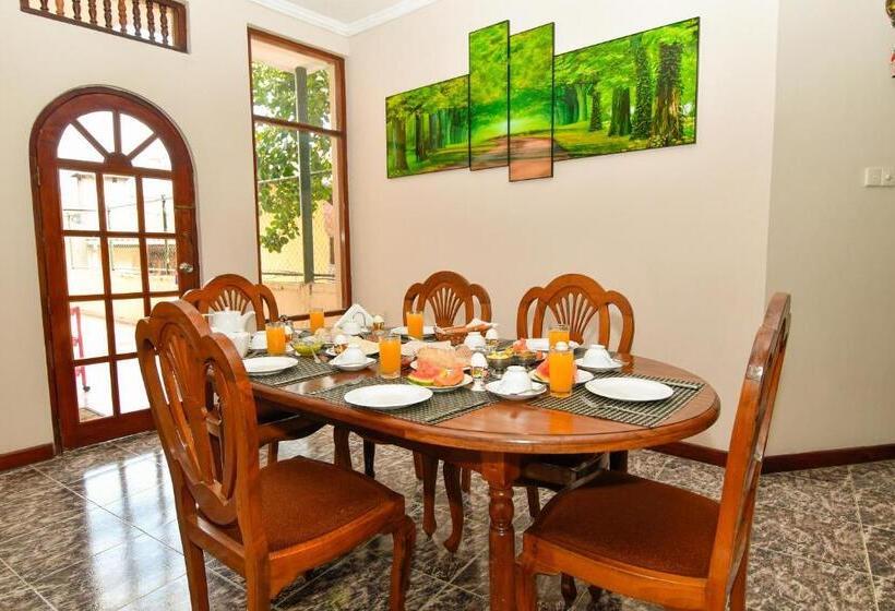 スイート（家族用）, Expeditor Kandy