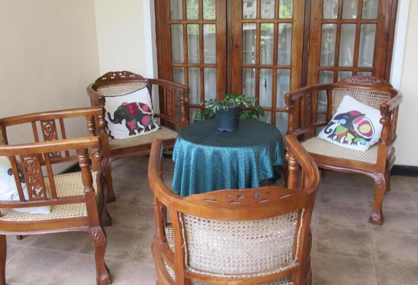 ガーデンビューデラックスルーム, Expeditor Kandy