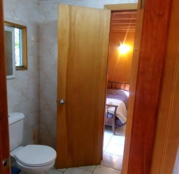 اتاق استاندارد با چشم‌انداز دریاچه, Volcano & Lake Family Hostel