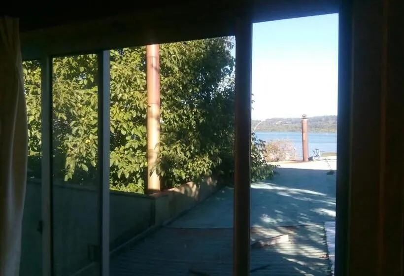 اتاق استاندارد با چشم‌انداز دریاچه, Volcano & Lake Family Hostel