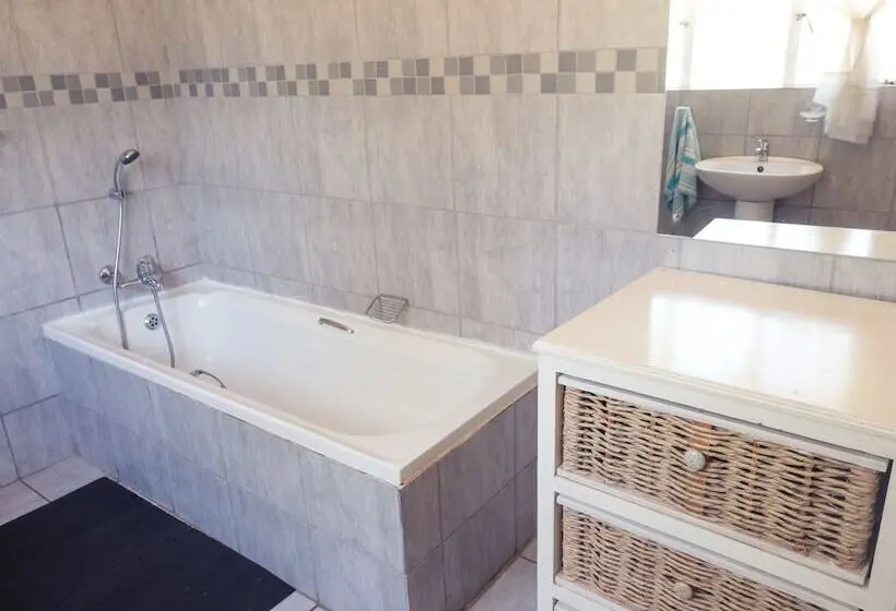 کلبه ییلاقی, Hartbeespoort Holiday Resort