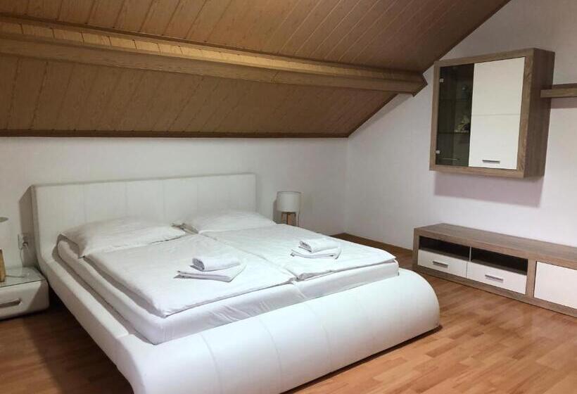 Апартаменты 3 Спальни, Penzion Obora