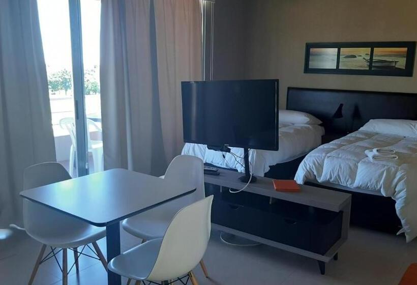 استودیوی استاندارد, Lomas Del Real Apart