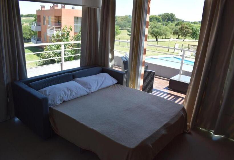 استودیو خانوادگی, Lomas Del Real Apart