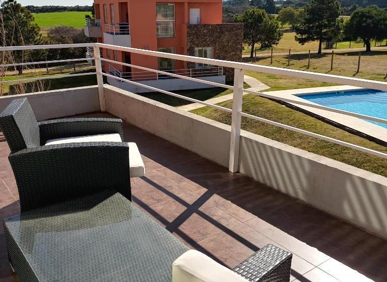 استودیو خانوادگی, Lomas Del Real Apart