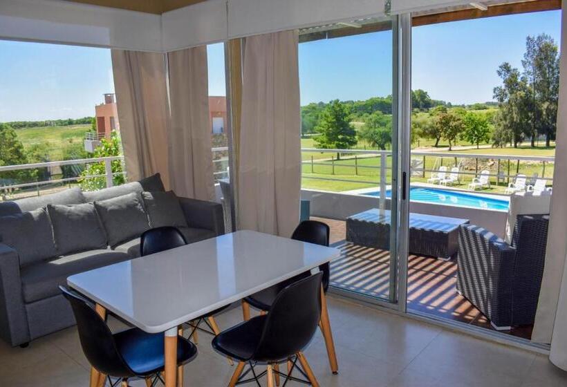 استودیو خانوادگی, Lomas Del Real Apart