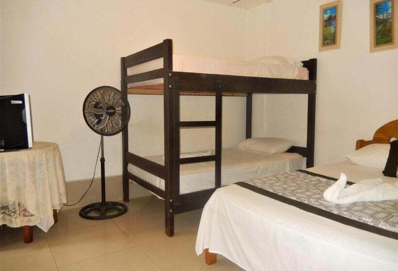 Economy Quadruple Room, Hospedaje Neydita