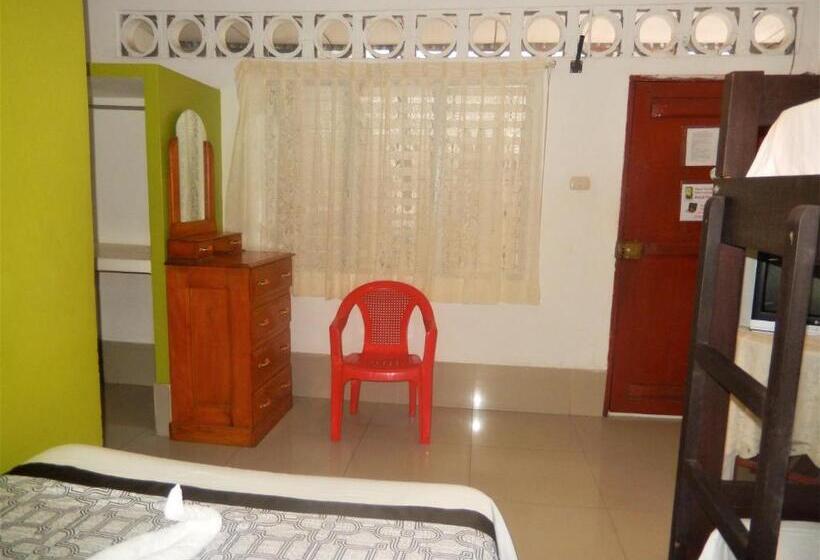 Economy Quadruple Room, Hospedaje Neydita