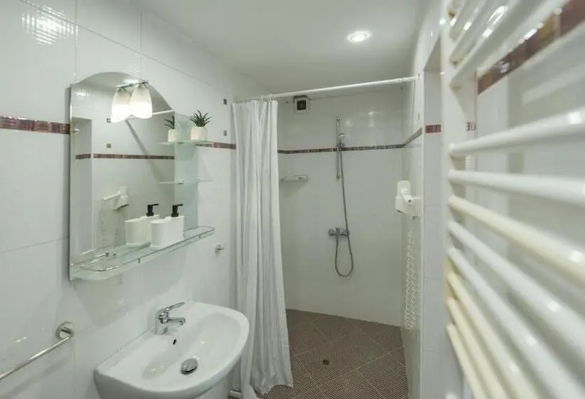 スイート（家族用）, Kadiyata Guest House