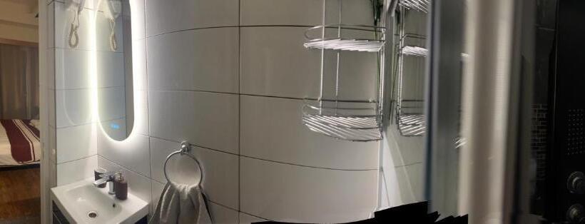 استودیو استاندارد با بالکن, Xanthis Hostel Nicosia City Centre