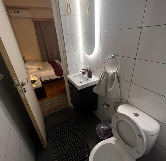 استودیو استاندارد با بالکن, Xanthis Hostel Nicosia City Centre