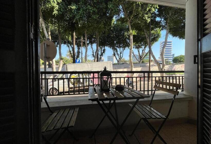 استودیو استاندارد با بالکن, Xanthis Hostel Nicosia City Centre