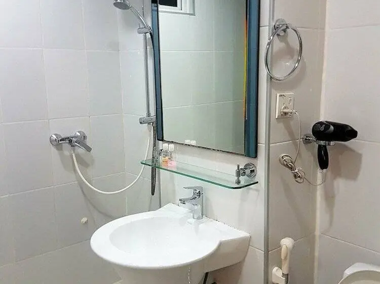 اتاق لوکس سه تخته, Express Inn At Hulhumale