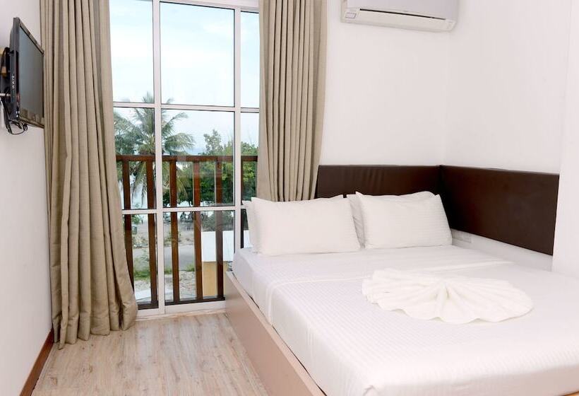 اتاق لوکس سه تخته, Express Inn At Hulhumale