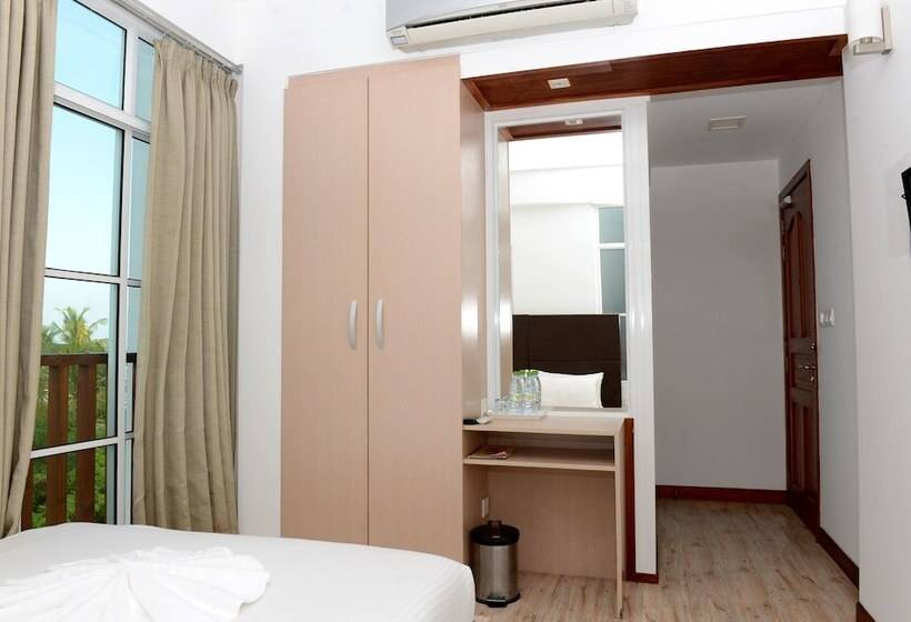 اتاق لوکس سه تخته, Express Inn At Hulhumale