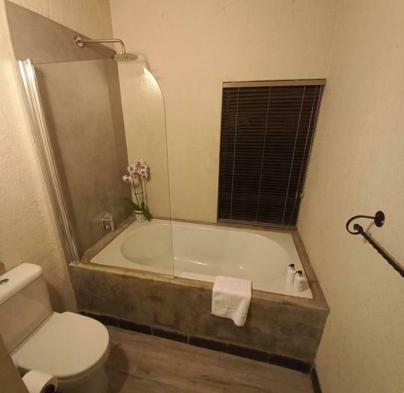 디럭스 룸, Thuhlo Lodge