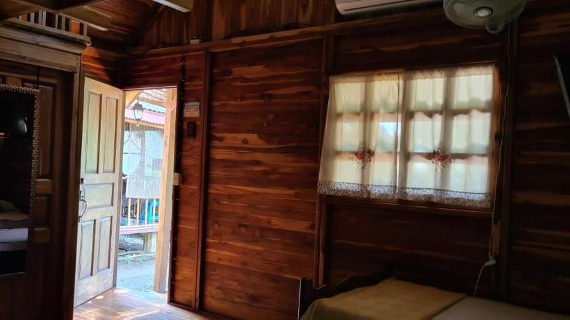 בקתת חדר, Congos Hostal Y Camping