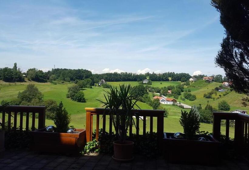 חדר משפחתי, Kunstcafe Rooms