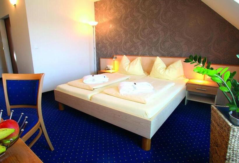 חדר סטנדרט עם מרפסת, Kunstcafe Rooms