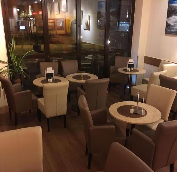 חדר סטנדרט עם מרפסת, Kunstcafe Rooms