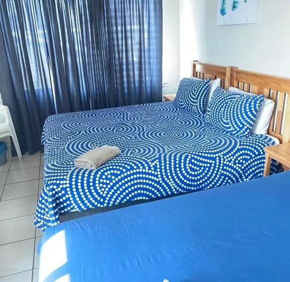 اتاق خانوادگی, Acquila Guest House