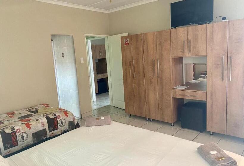 패밀리 룸, Acquila Guest House