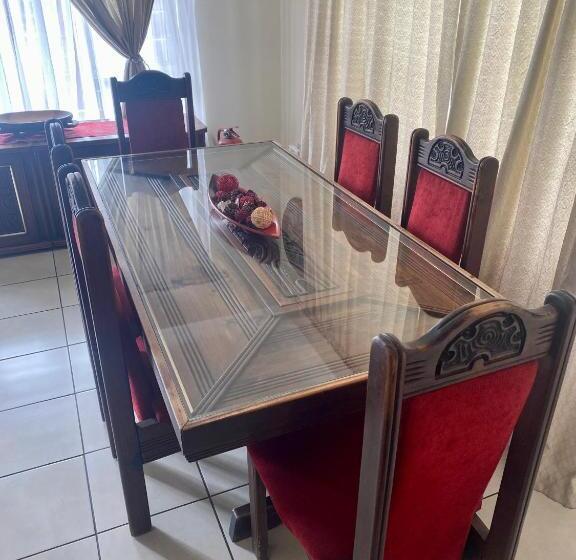 패밀리 룸, Acquila Guest House