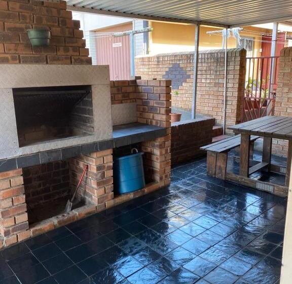 패밀리 룸, Acquila Guest House