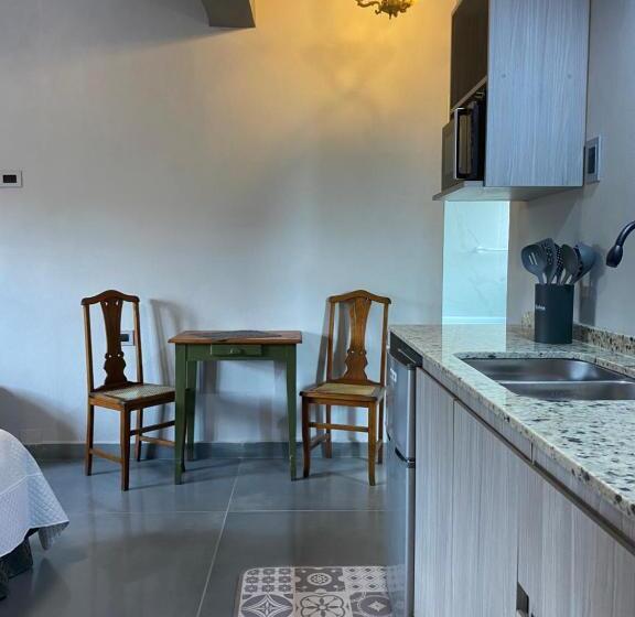 جناح مزوَّد بشرفة, Apart Y Suite Portal Del Luz