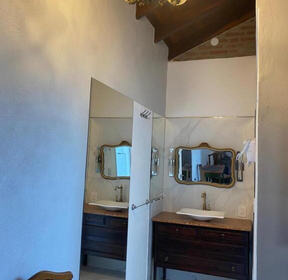 جناح مزوَّد بشرفة, Apart Y Suite Portal Del Luz