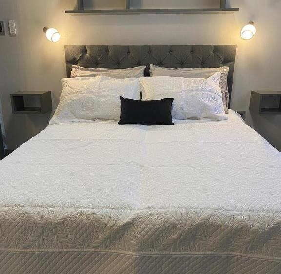 جناح مزوَّد بشرفة, Apart Y Suite Portal Del Luz